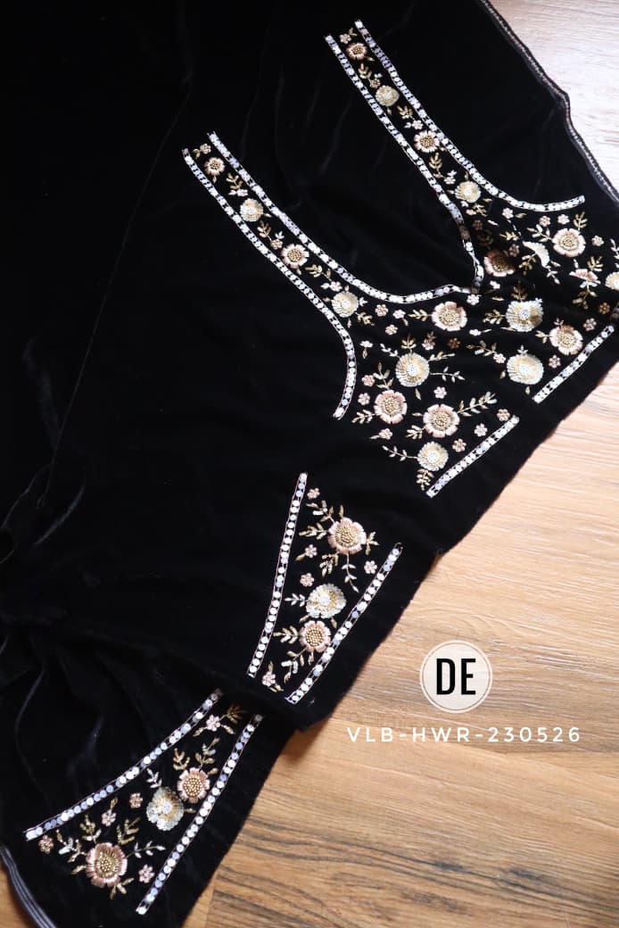 VLB-HWR-230526 | Midnight Black Velvet Saree with Antique Gold Zardosi & Floral Medallion Embroidery